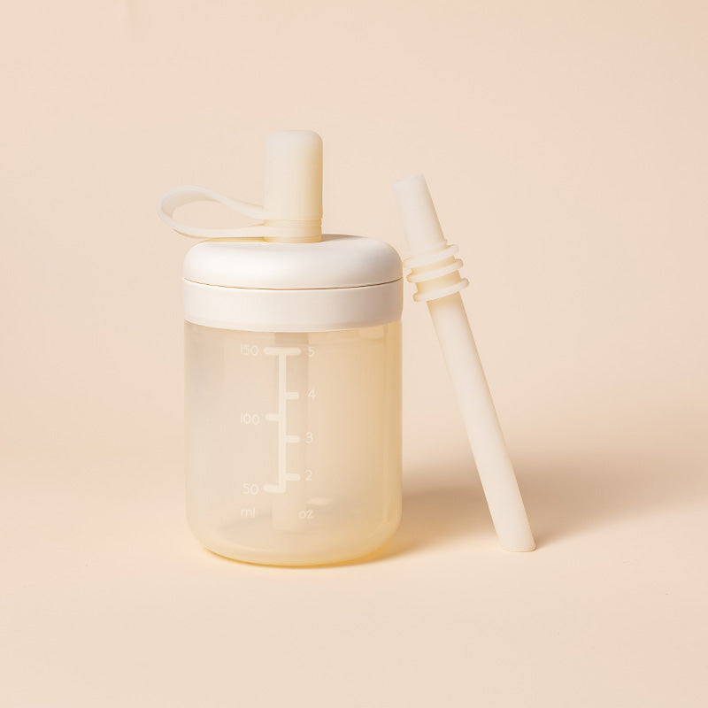 Silikon-Trinkbecher mit Strohhalmen