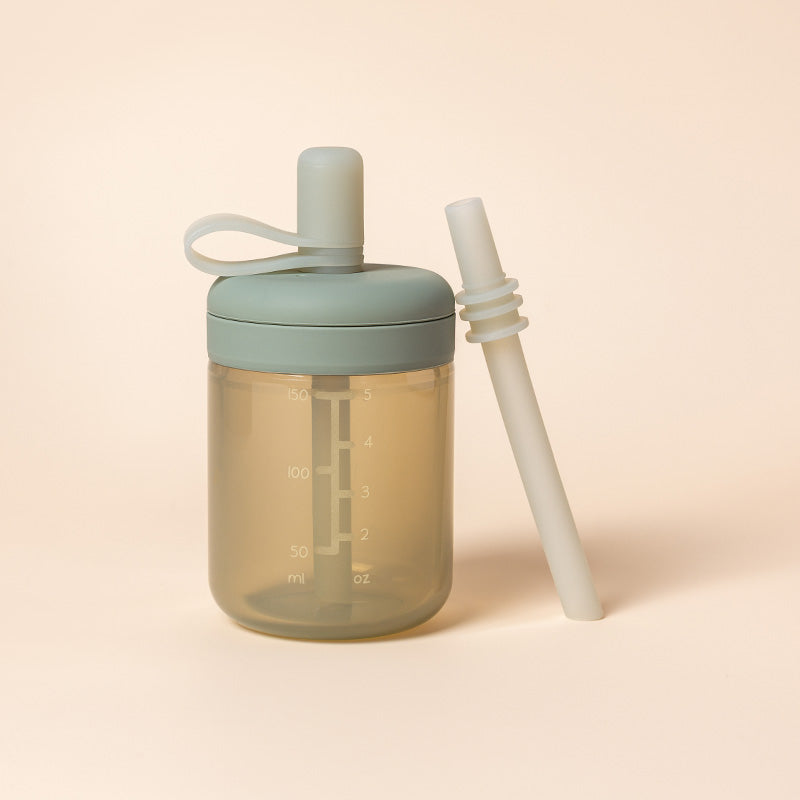 Silikon-Trinkbecher mit Strohhalmen