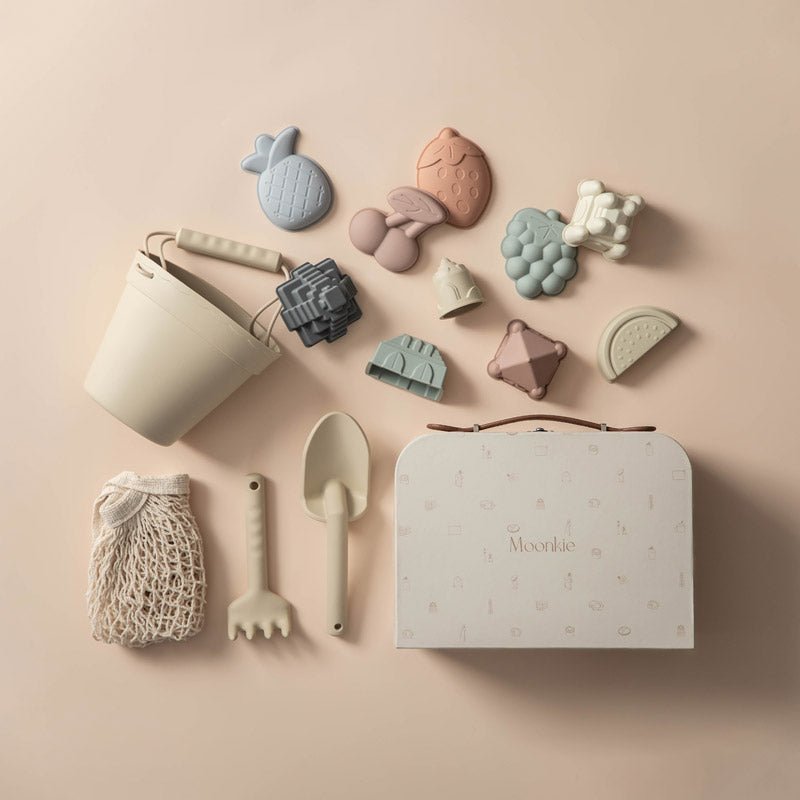 Moonkie.de-Silikon-Strandspielzeug-Set (Beige)-Luxe Box Geschenkset-BT-06-1
