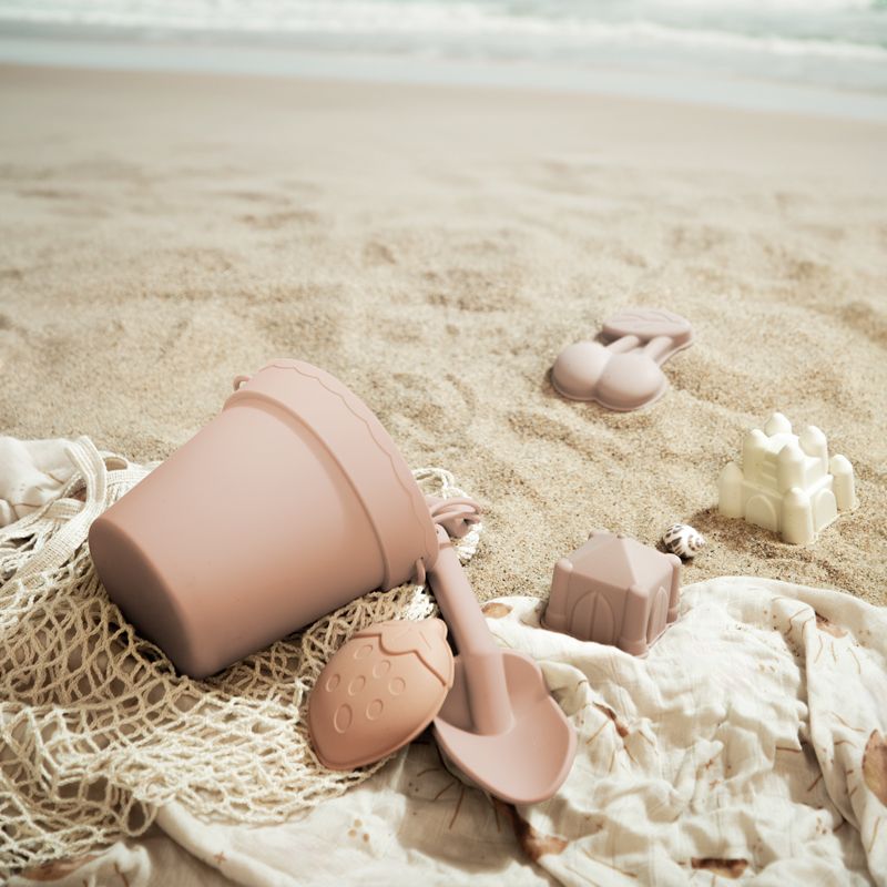 Moonkie.de-Silikon-Strandspielzeug-Set (Blush)-Luxe Box Geschenkset-BT-05-7